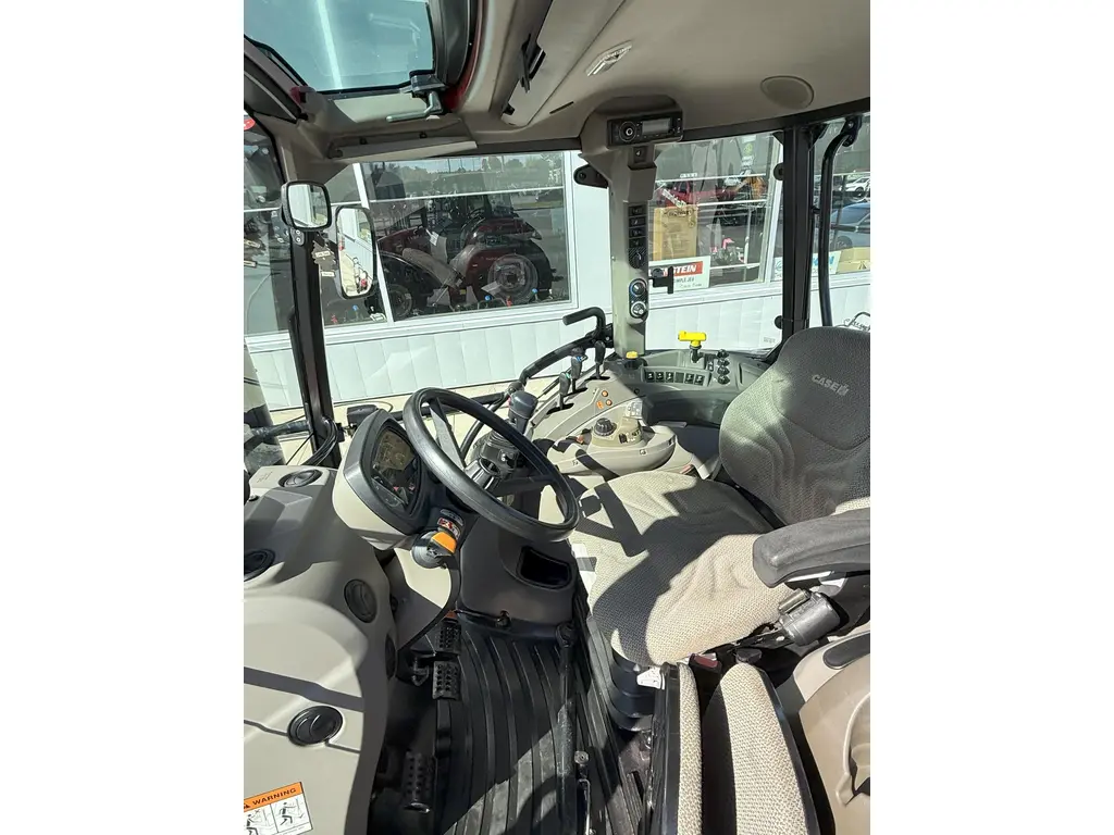 Case IH Farmall 115U 2015