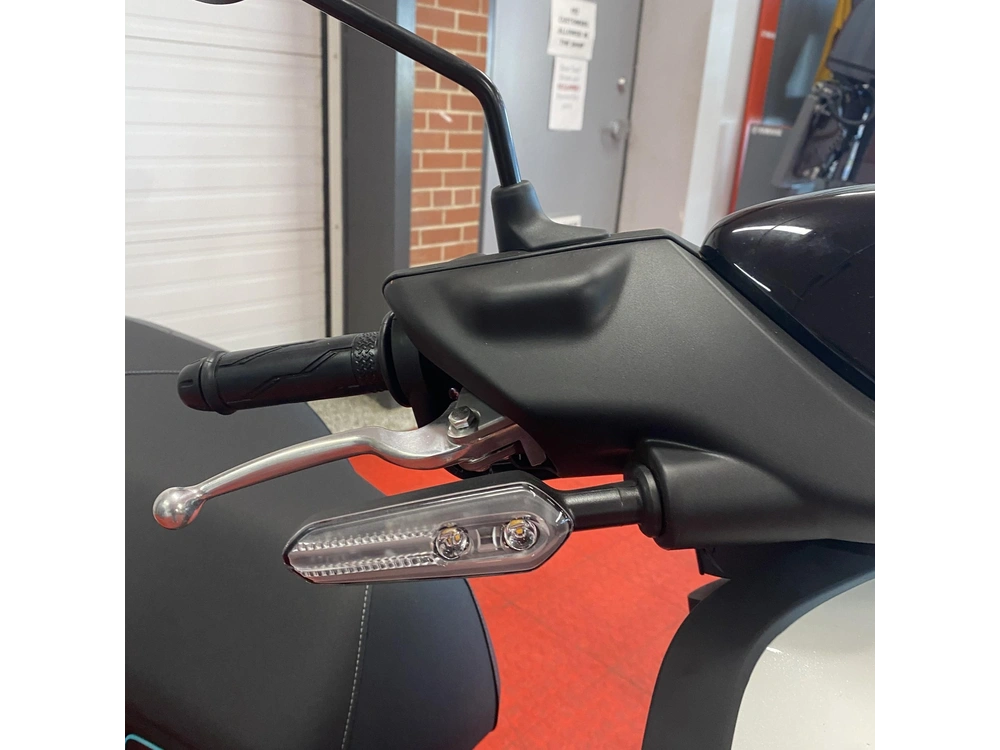 2025 Yamaha Neo's Electric Scooter alt