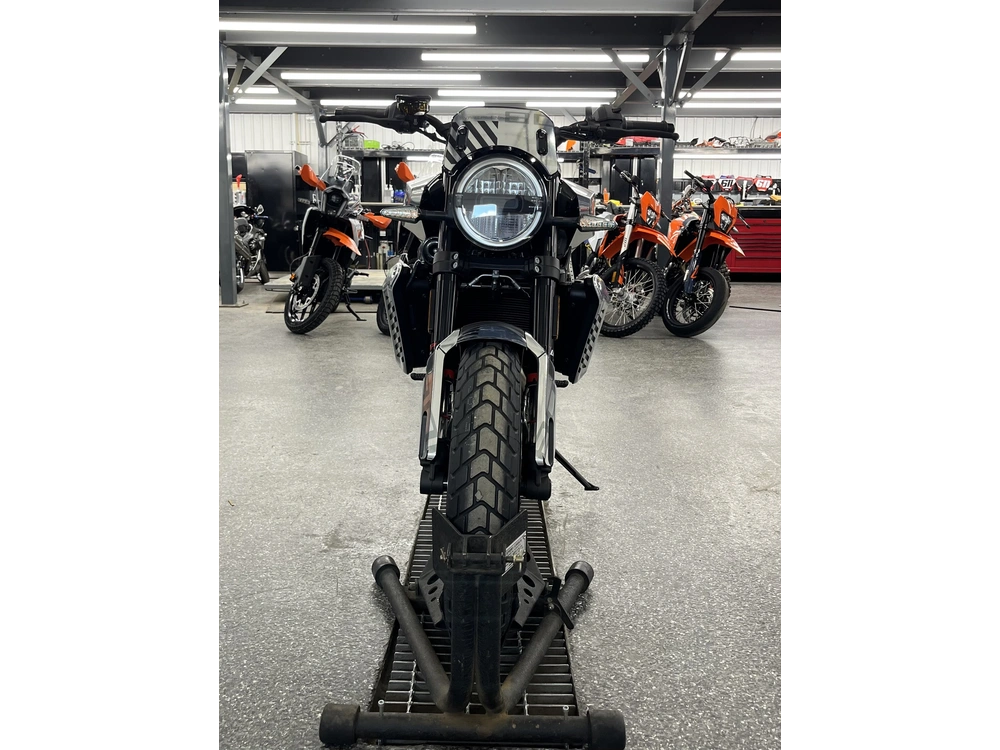 2025 Husqvarna Svartpilen 801 alt