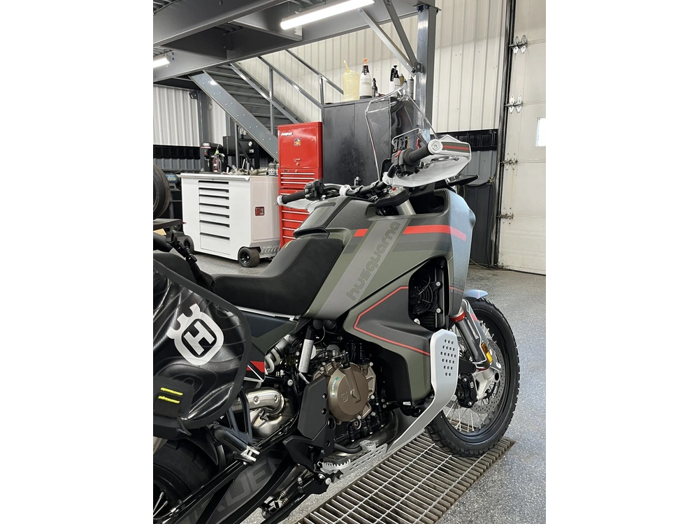 Husqvarna Norden 901 Expeditio 2025 alt