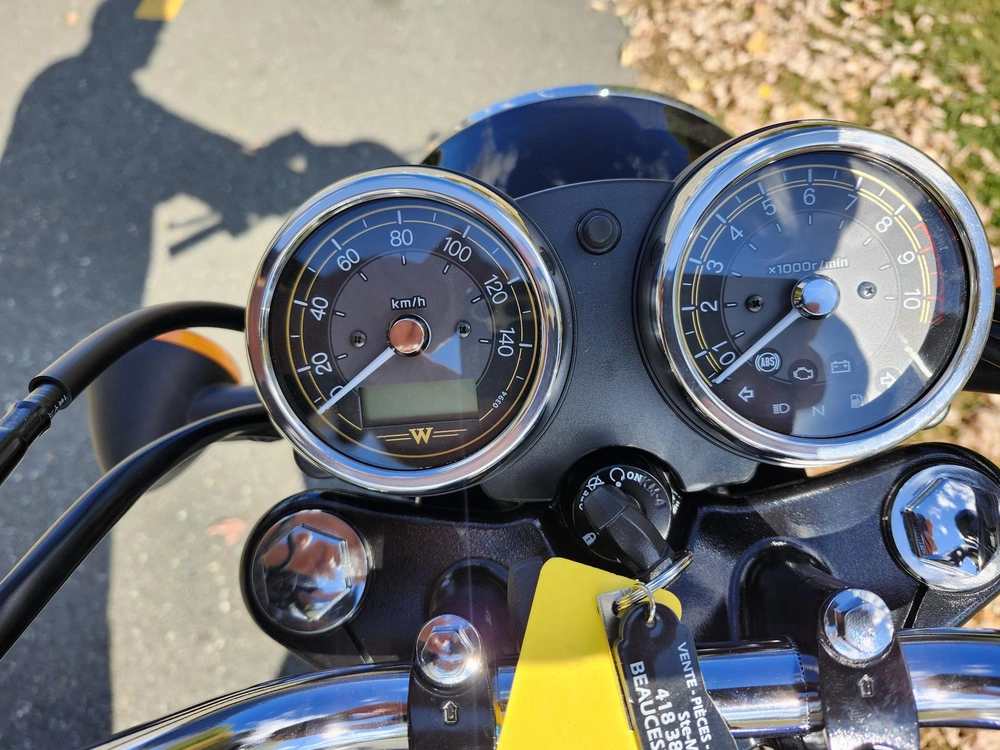 2025 Kawasaki W230 2025 Prix Suggéré 6595$ | 🛣️ Cruising Balades Vintage 🛣️ | 🚀 Comparable Honda Cb350 & Royal Enfield Classic 🚀| 🌟 Style Vintage Pur – Héritage W 🌟 alt