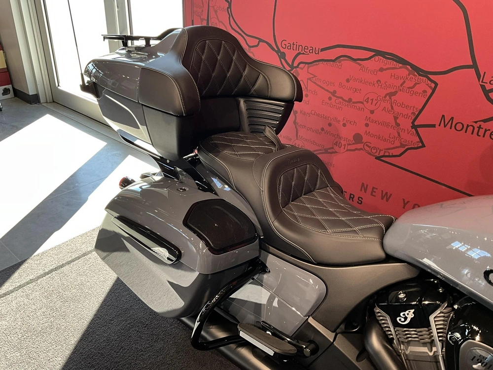 2024 Indian Motorcycle Pursuit Dark Horse With Powerband Audio Package alt