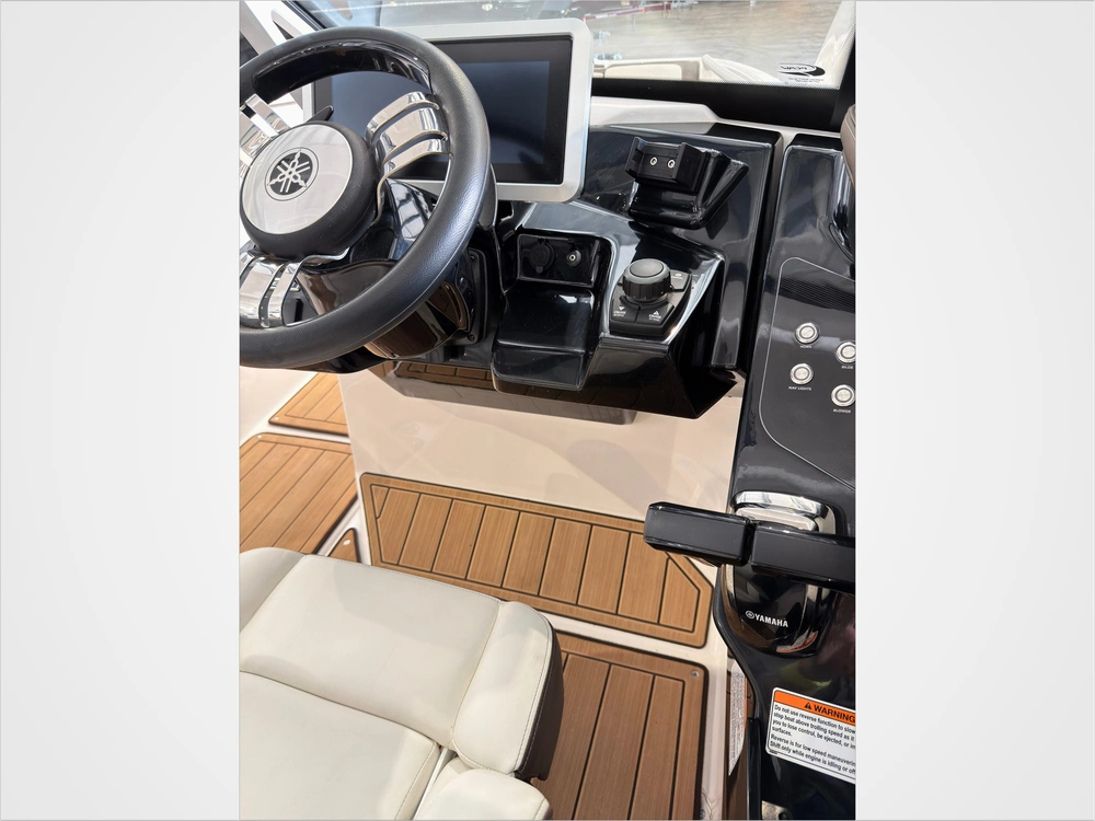 2022 Yamaha 275sd Luxury Day Boat Only 52 Hours / No Luxury Tax* alt