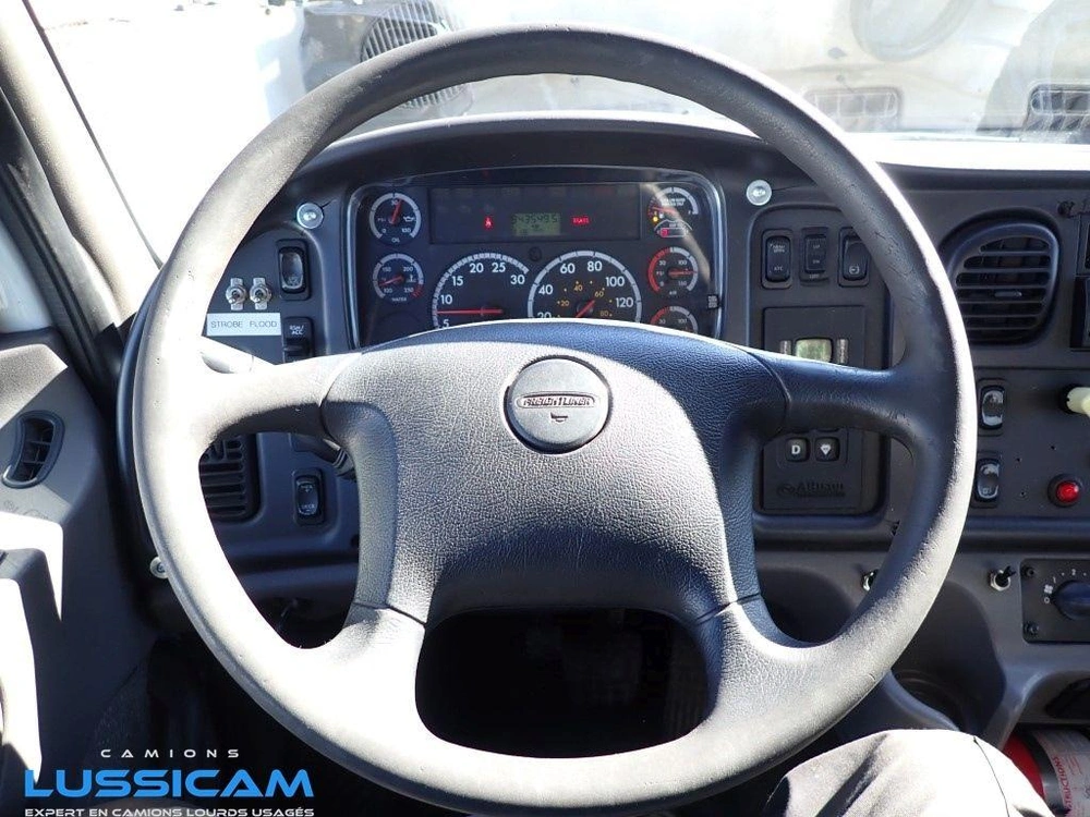 Freightliner M2-106 2014