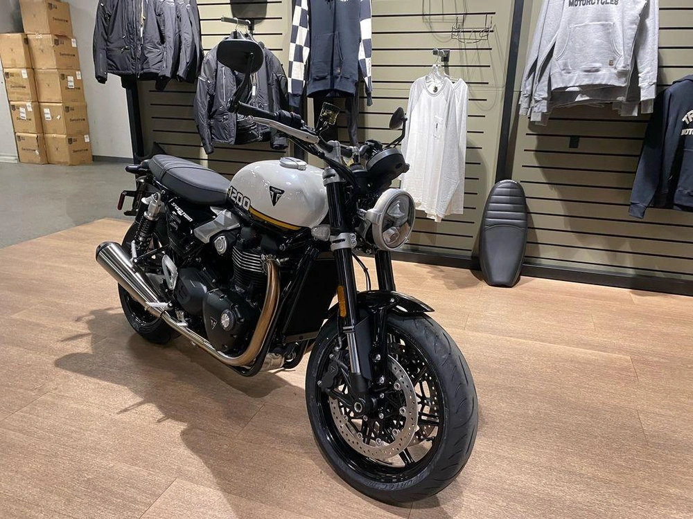 2025 Triumph Speed Twin 1200 alt