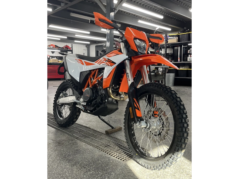 Ktm 690 Enduro R 2026 alt