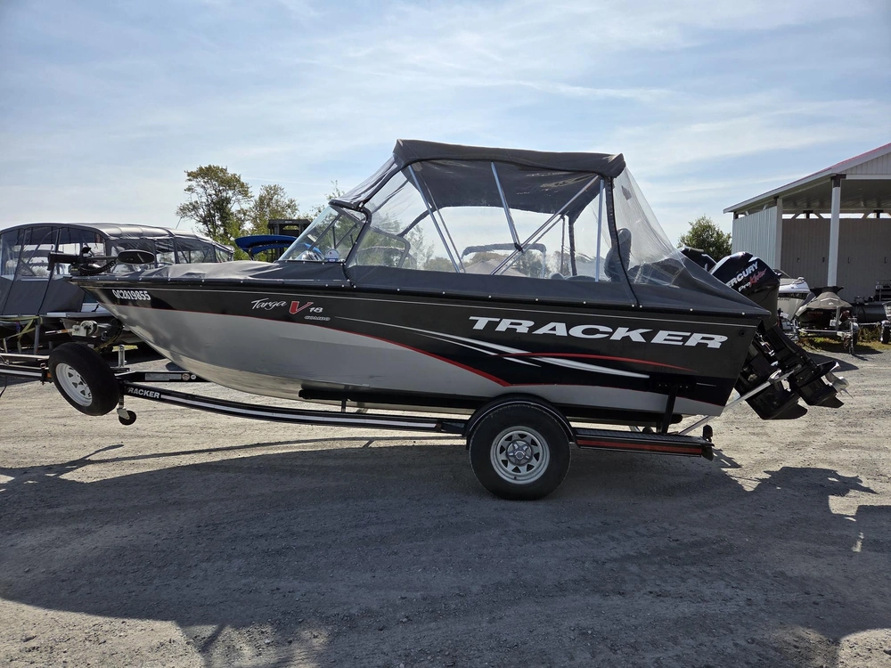 Tracker Targa V18 None alt