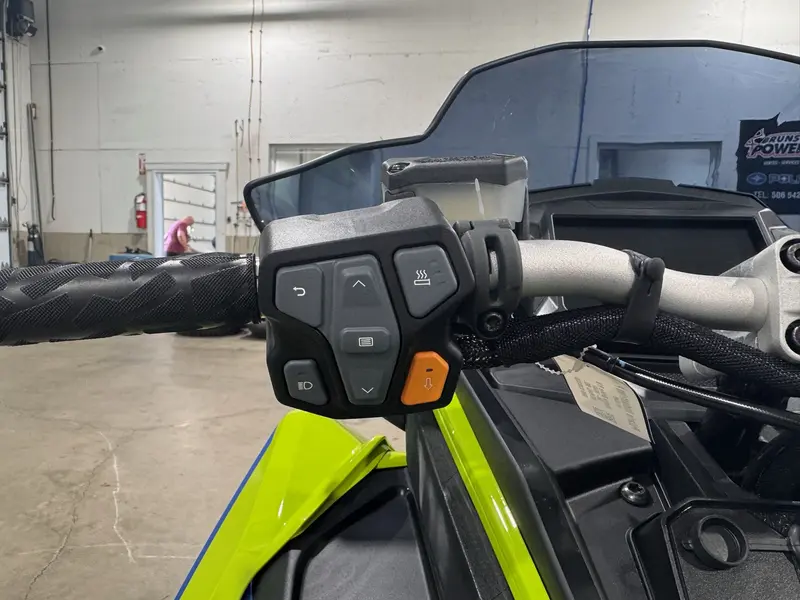 2026 Polaris INDY VR1 850 Matte Light Blue Metallic / Neon