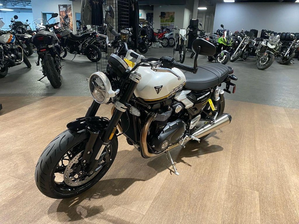 2025 Triumph Speed Twin 1200 alt