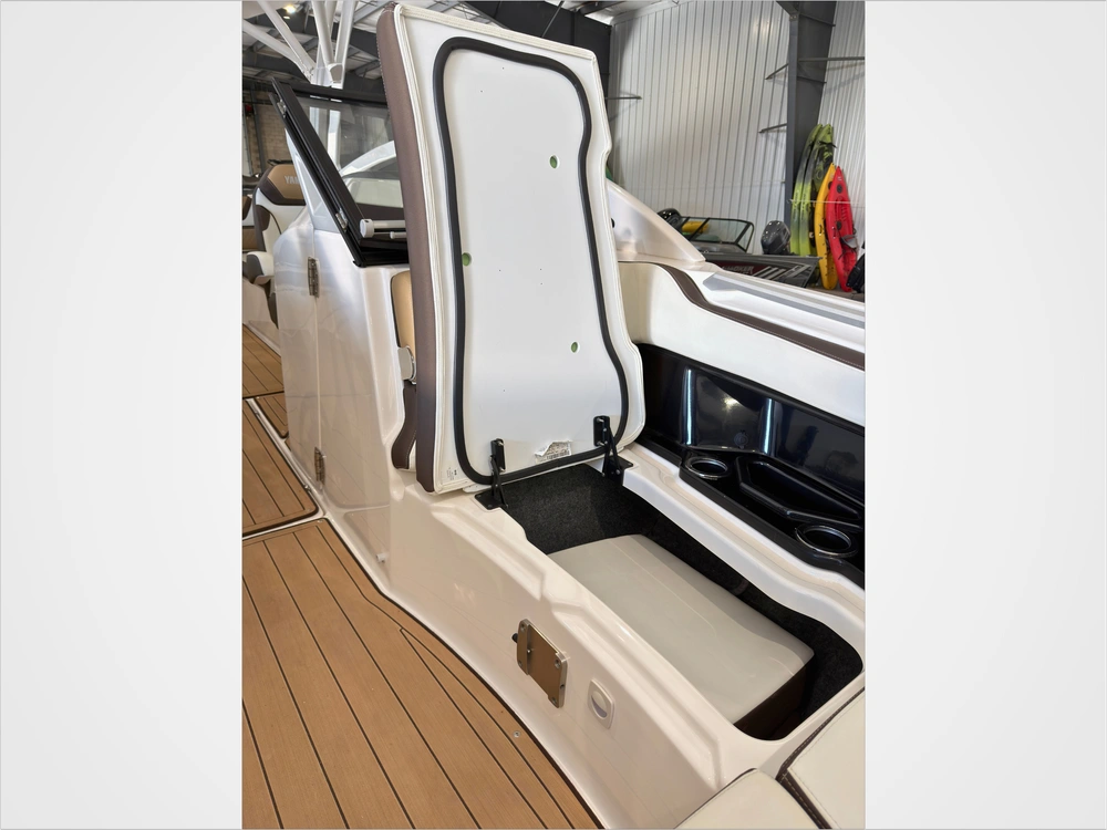 2022 Yamaha 275sd Luxury Day Boat Only 52 Hours / No Luxury Tax* alt
