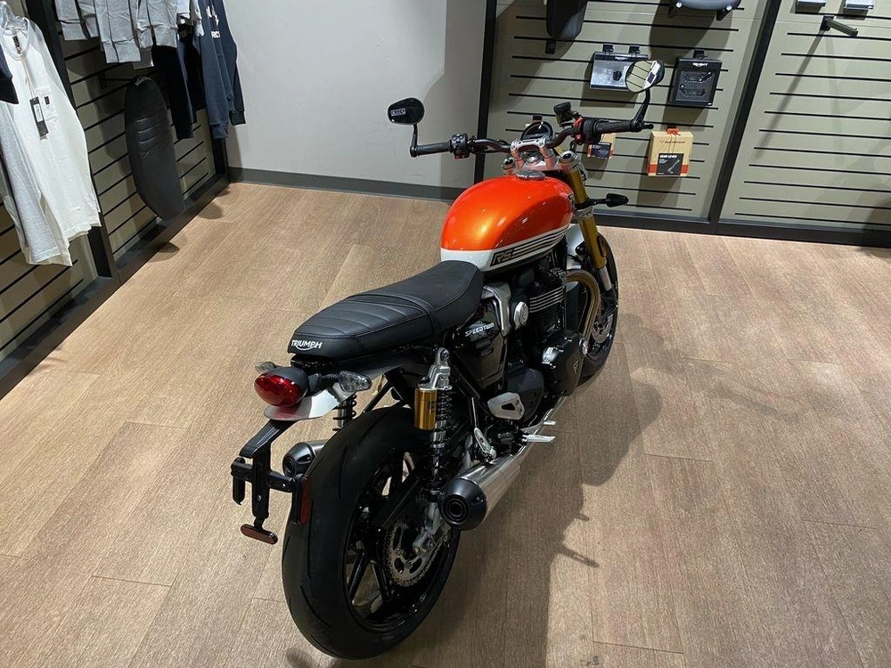2025 Triumph Speed Twin 1200rs alt