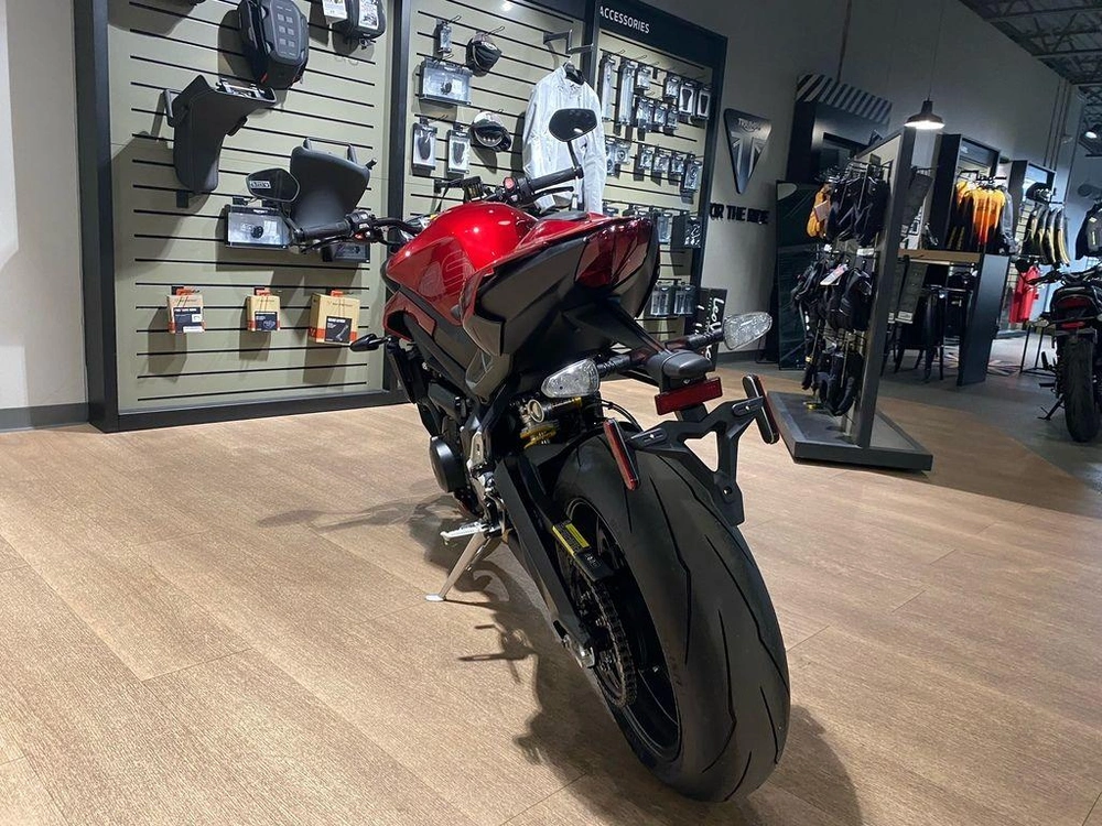 2025 Triumph Street Triple 765 Rs alt
