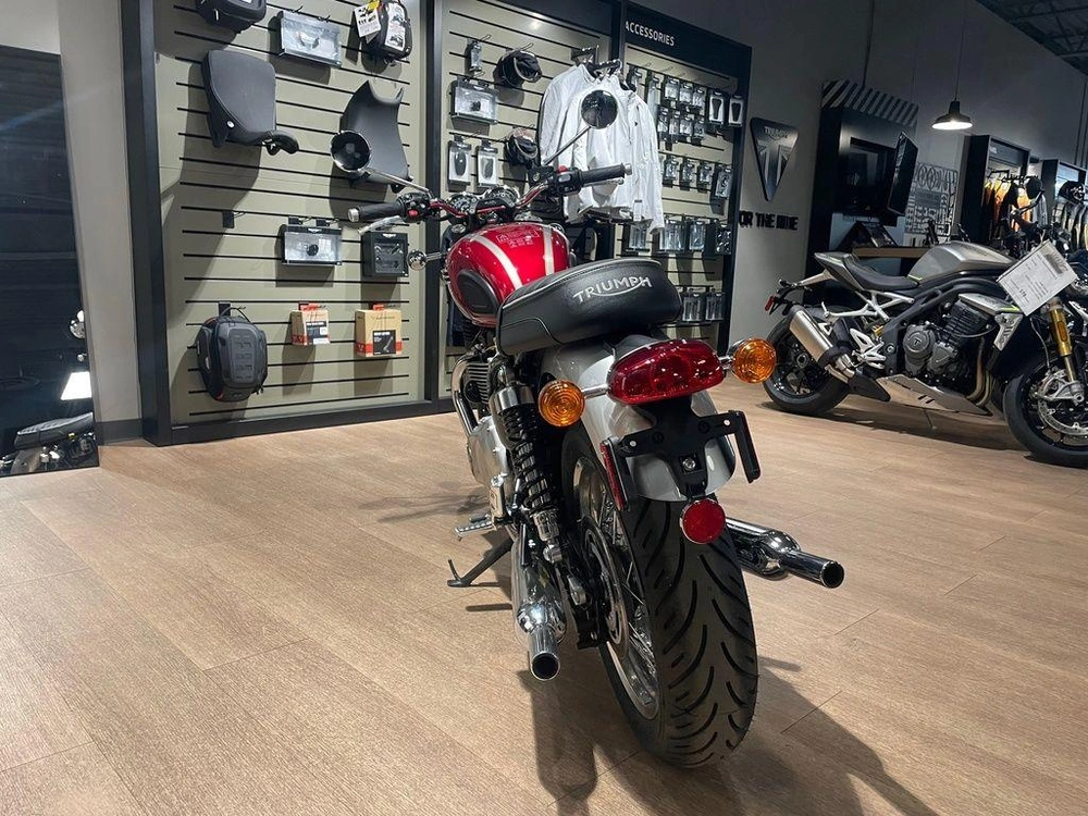 2025 Triumph Bonneville T120 Elvis Edition alt
