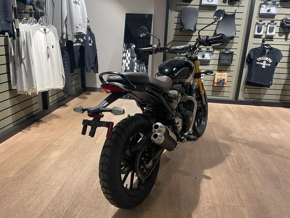 2025 Triumph Scrambler 400x - Phantom Black / Silver Ice alt