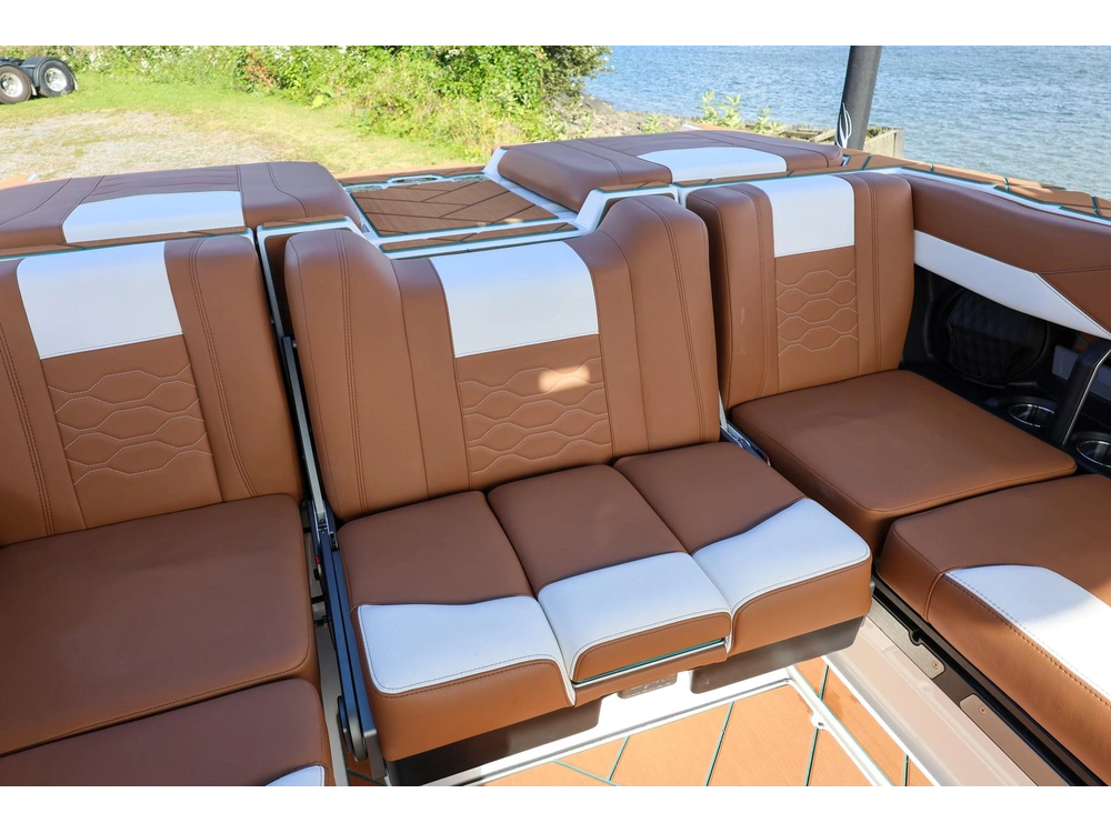 2026 Malibu 23 Lsv alt