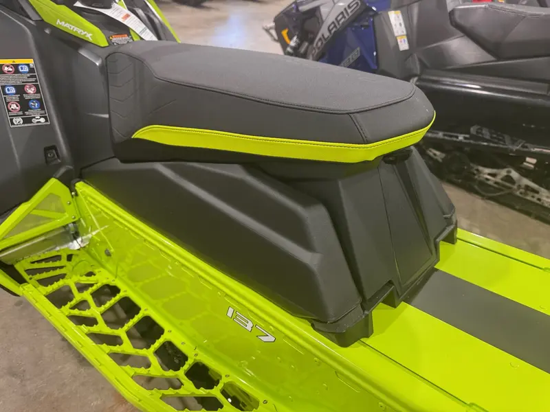 2026 Polaris INDY VR1 850 Matte Light Blue Metallic / Neon