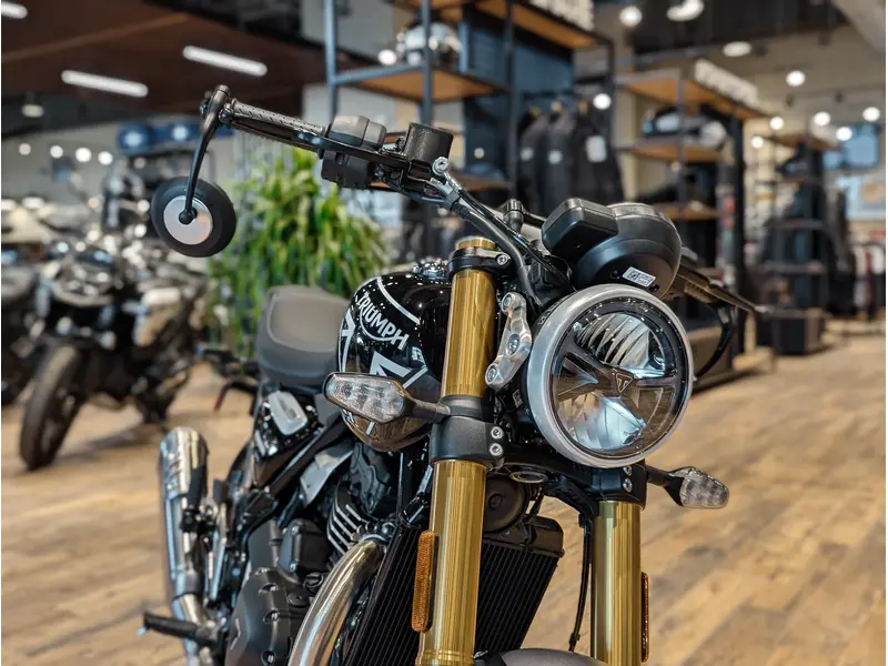 2026 Triumph Speed 400 // Phantom Black/Storm Grey