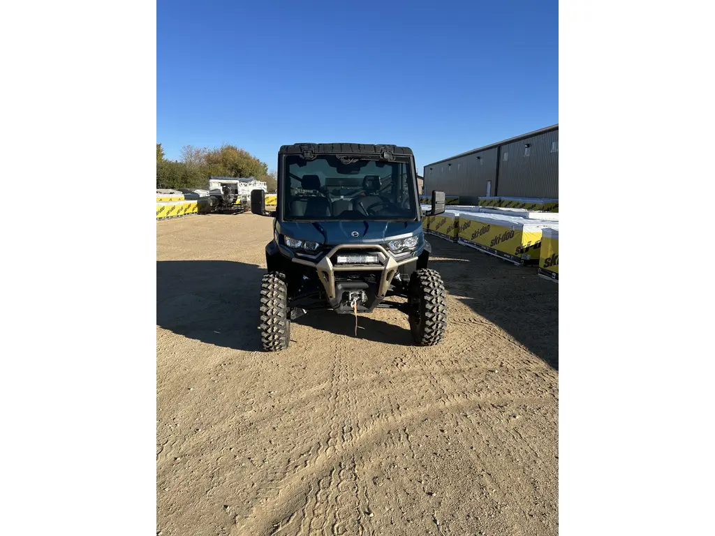 2025 Can-Am Defender Limited HD10