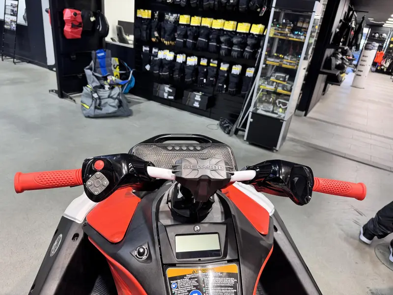 2025 Sea-Doo SPARK 3UP TRIXX 90 (SOUND) - DEMO