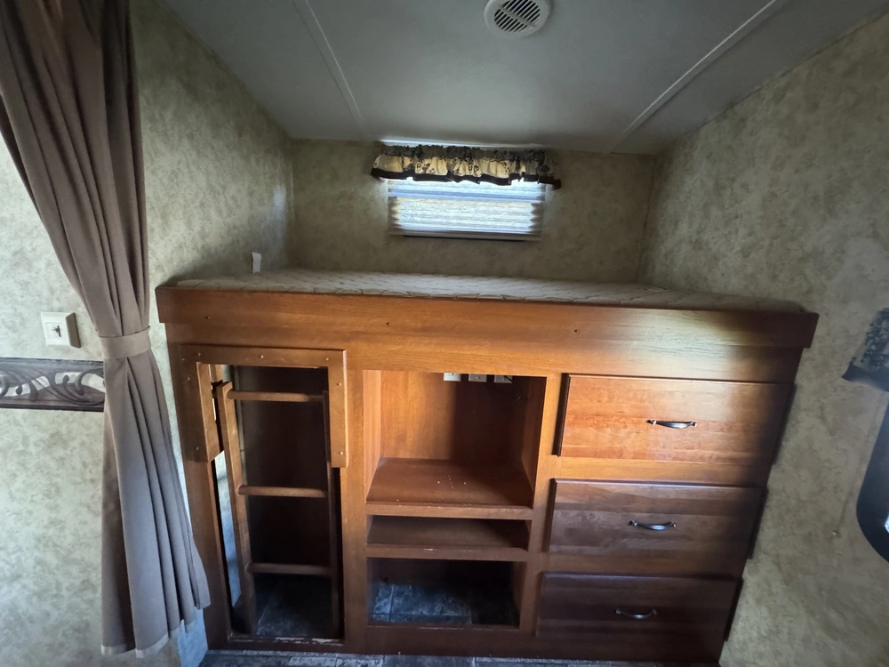 2013 Keystone Rv Cougar Cg32rbk alt