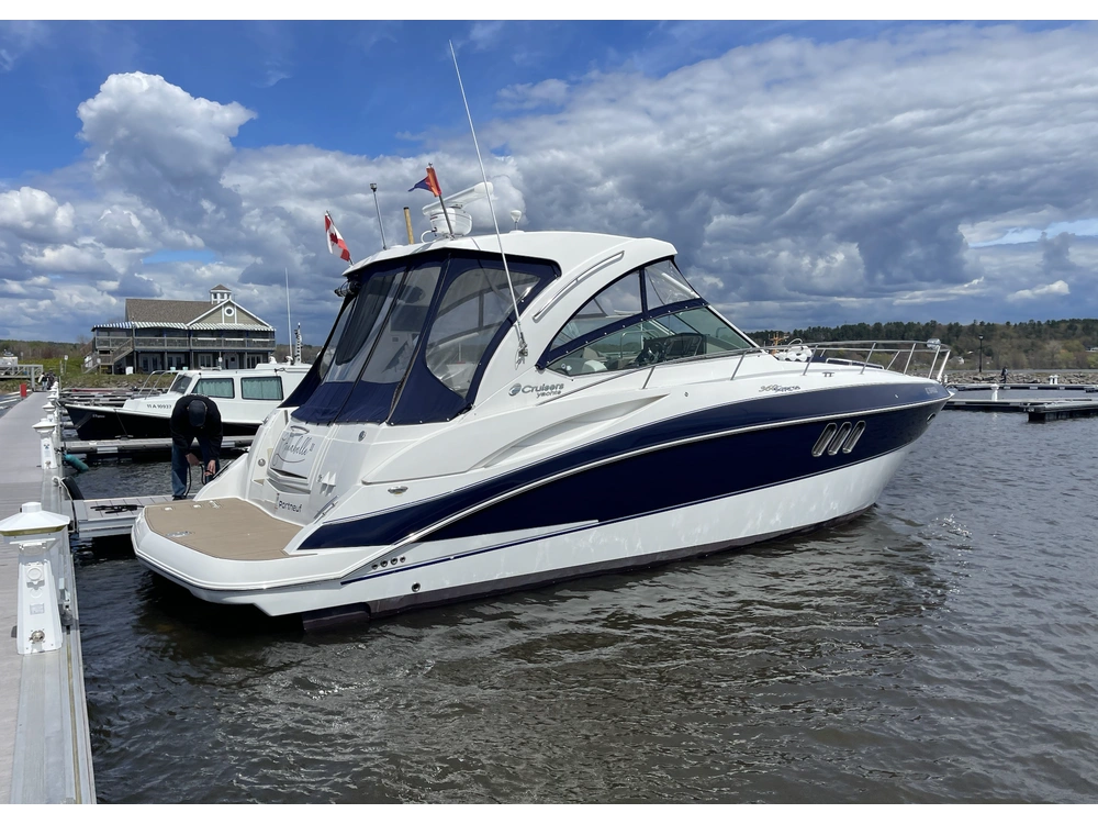 2011 Cruisers Yachts 360 Express alt