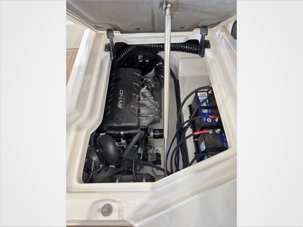 2022 Yamaha 275sd Luxury Day Boat Only 52 Hours / No Luxury Tax* alt