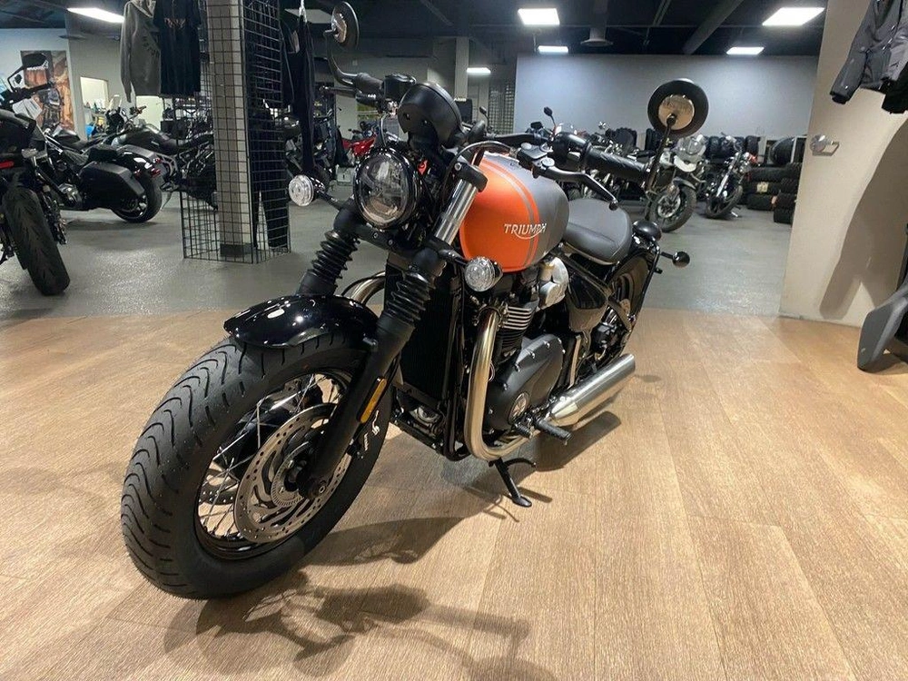 2025 Triumph Bonneville Bobber alt