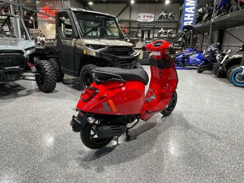 2025 Vespa Sprint Sport 50 iGet thumbnail 4