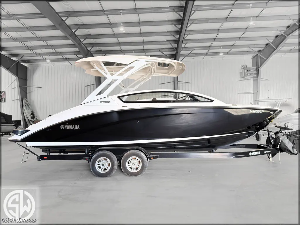2022 Yamaha 275SD Luxury Day Boat - ONLY 52 Hours / NO Luxury Tax*