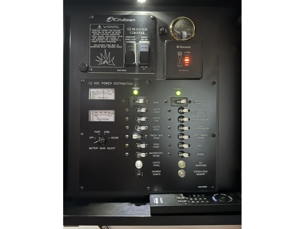 2011 Cruisers Yachts 360 Express alt