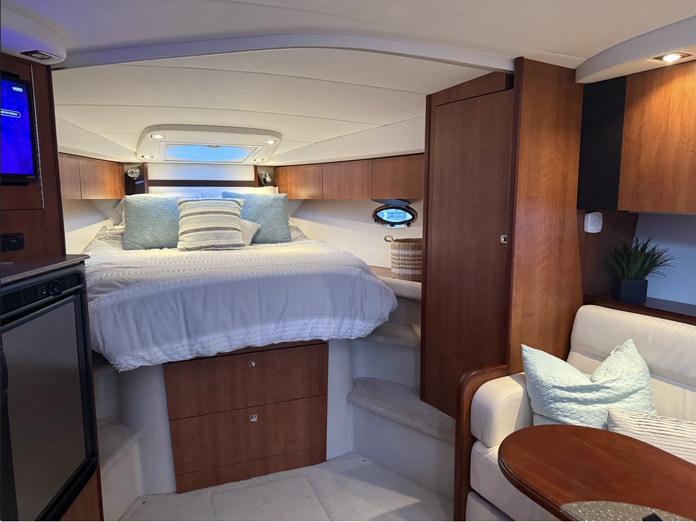 2011 Cruisers Yachts 360 Express alt
