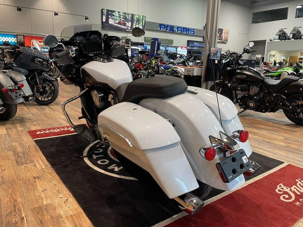 2024 Indian Motorcycle Challenger Limited alt