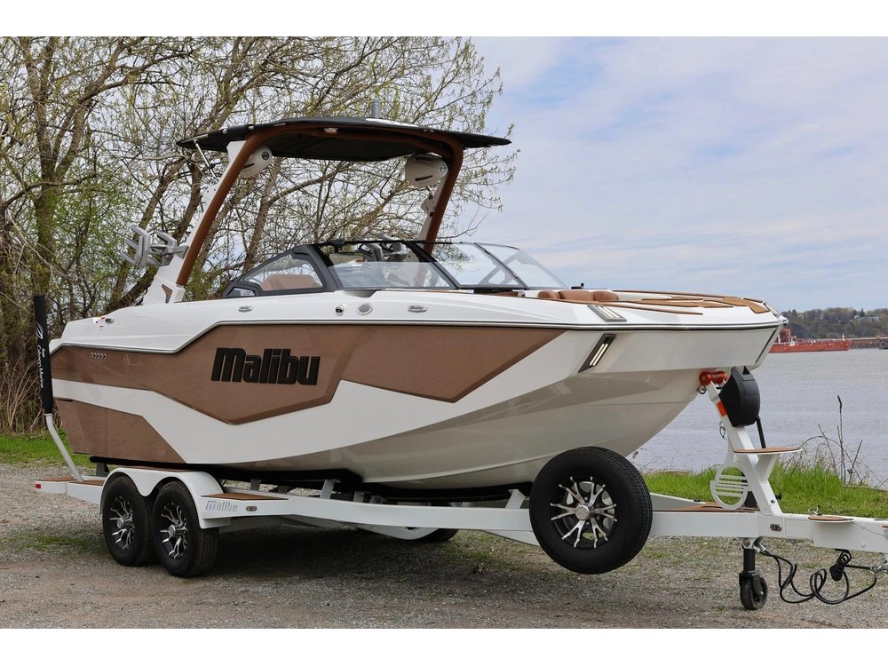 2025 Malibu M 230 alt