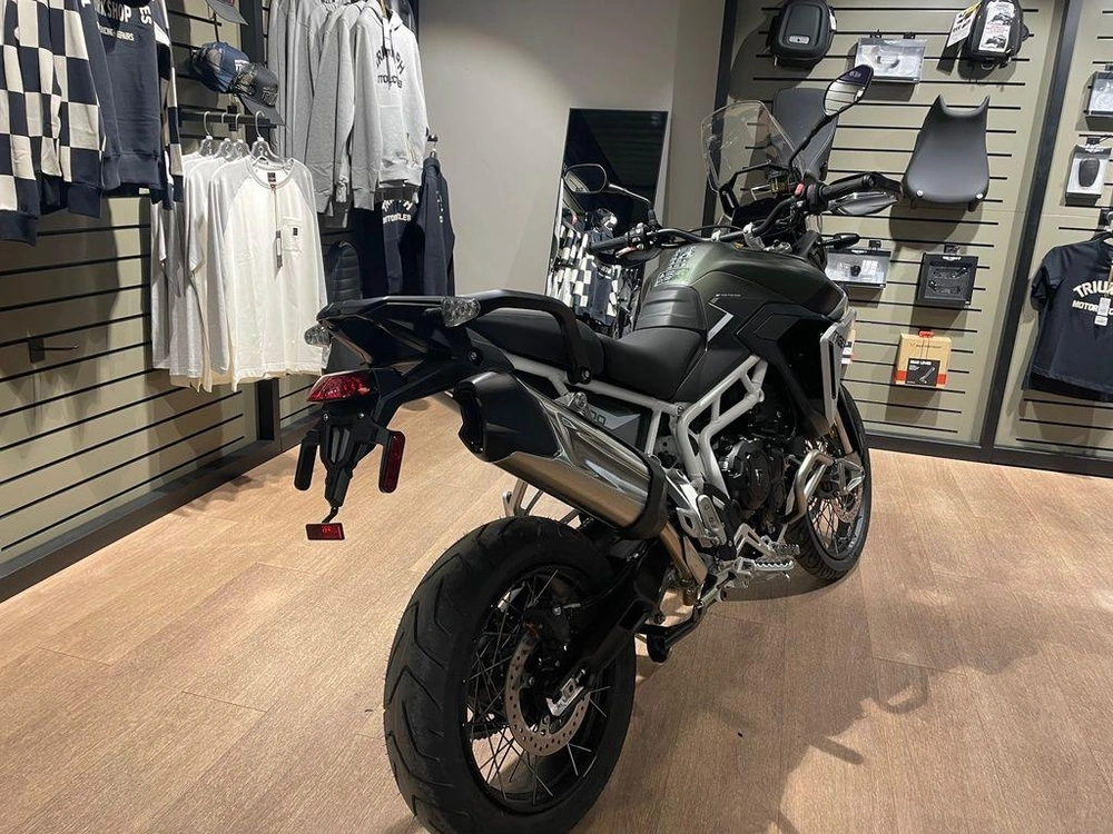 2025 Triumph Tiger 900 Rally Pro - Khaki Green / Phantom Black alt
