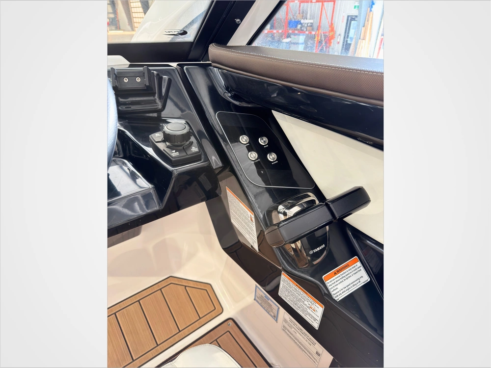 2022 Yamaha 275sd Luxury Day Boat Only 52 Hours / No Luxury Tax* alt