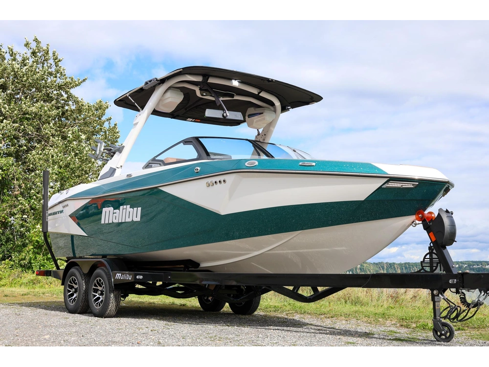 2026 Malibu 23 Lsv alt