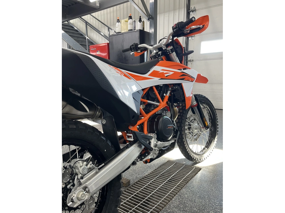 Ktm 690 Enduro R 2026 alt