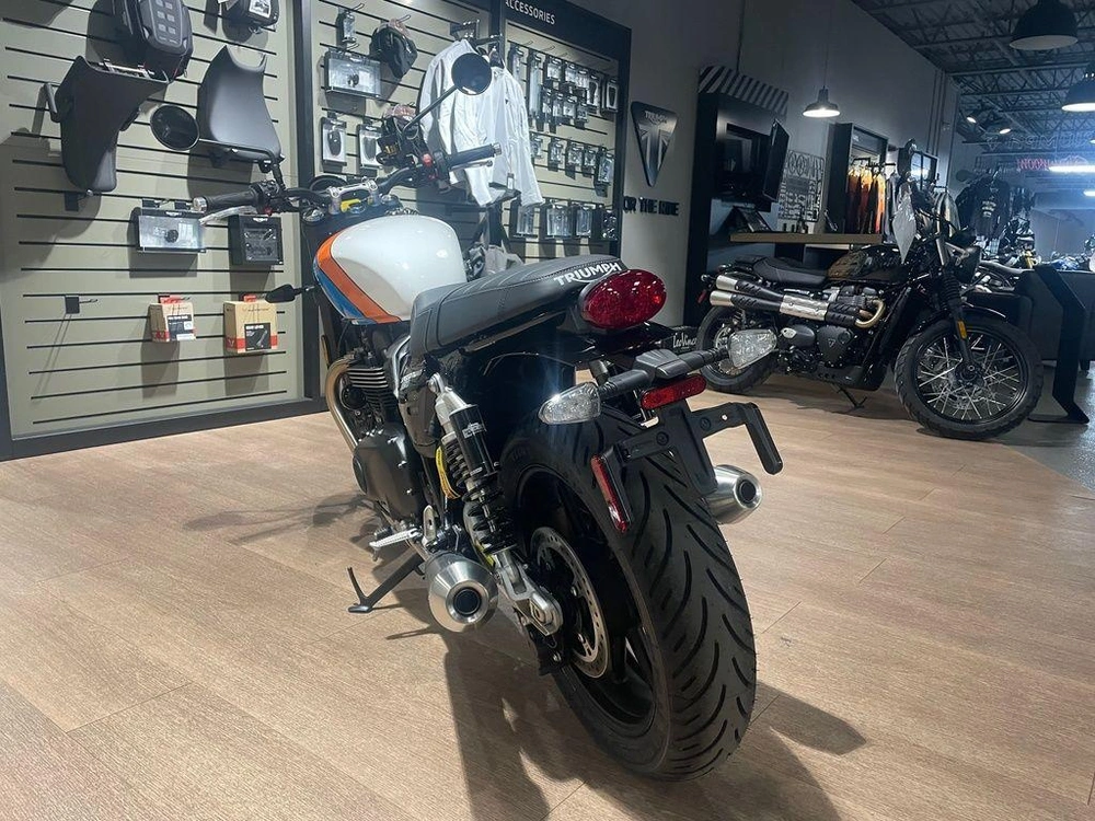 2025 Triumph Speed Twin 900 alt
