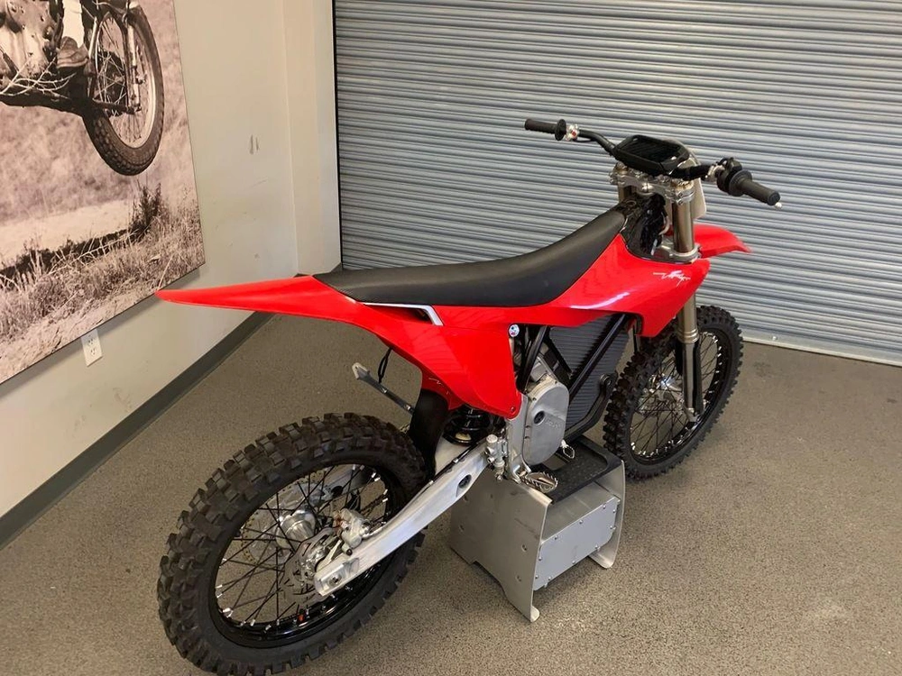 2024 Stark Future Stark Varg Mx19" - 80hp alt
