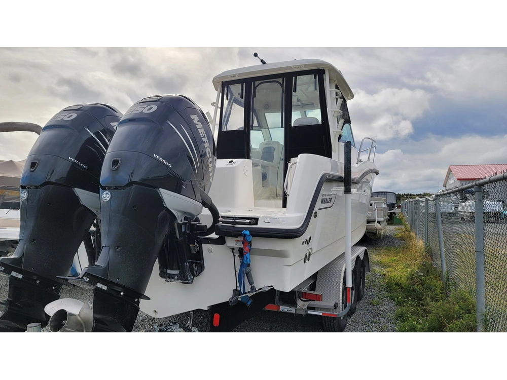 Boston Whaler Conquest 285 2012 alt