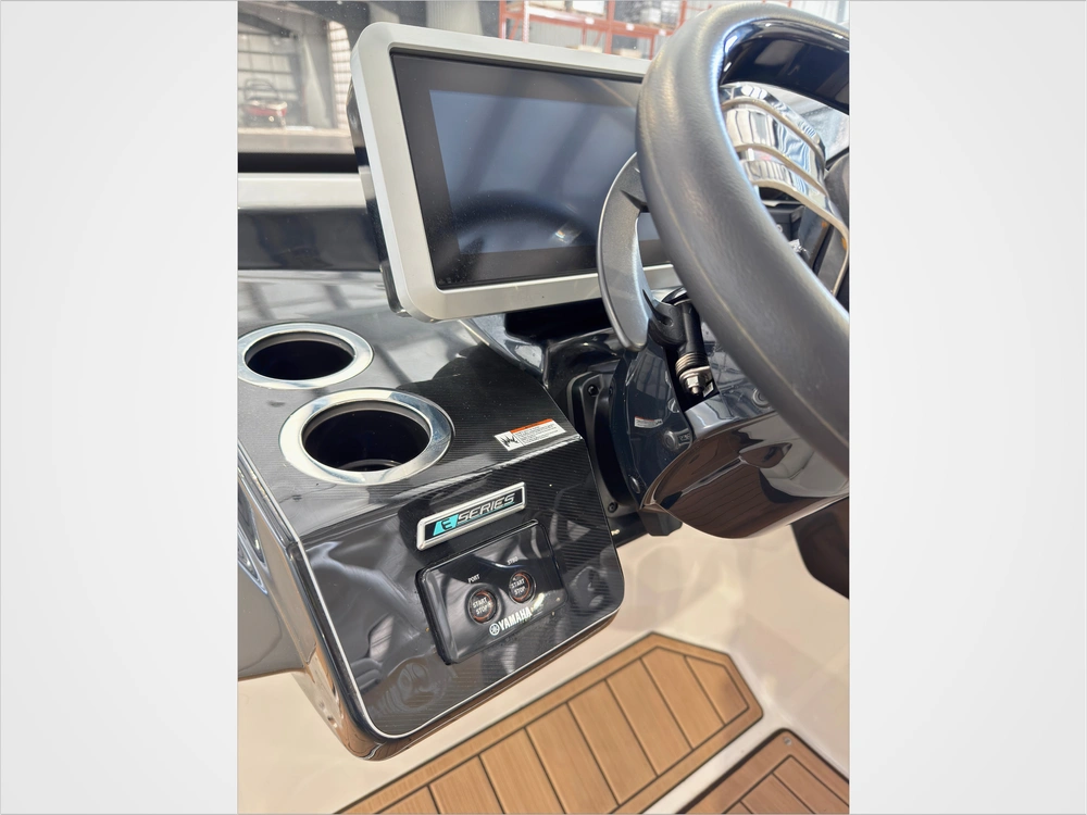 2022 Yamaha 275sd Luxury Day Boat Only 52 Hours / No Luxury Tax* alt