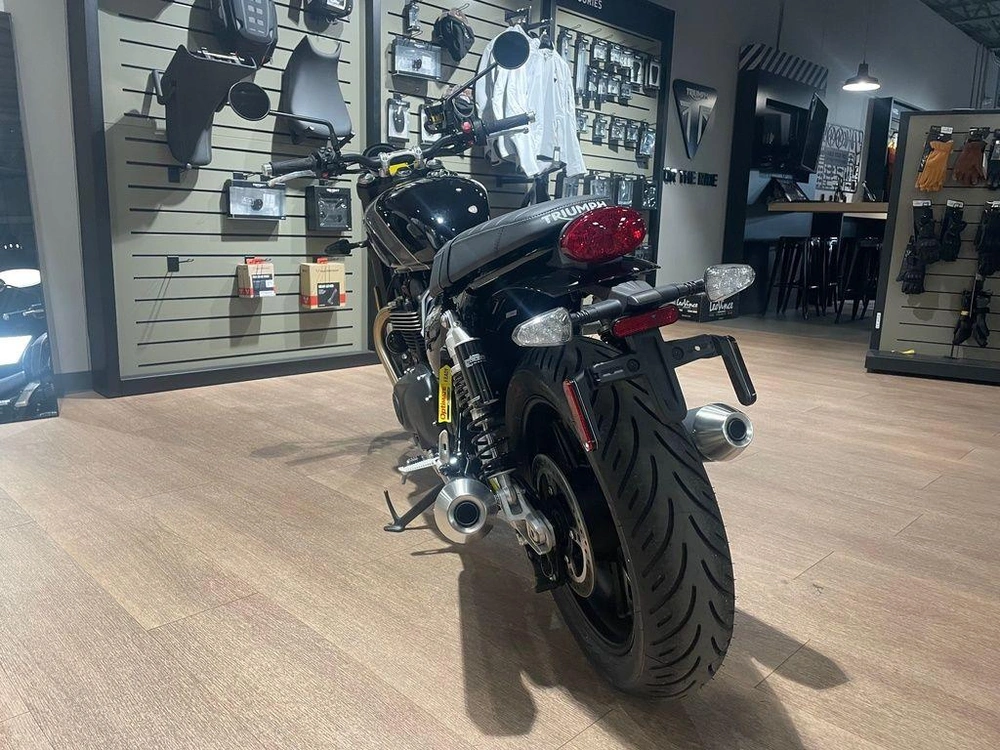 2025 Triumph Speed Twin 900 alt