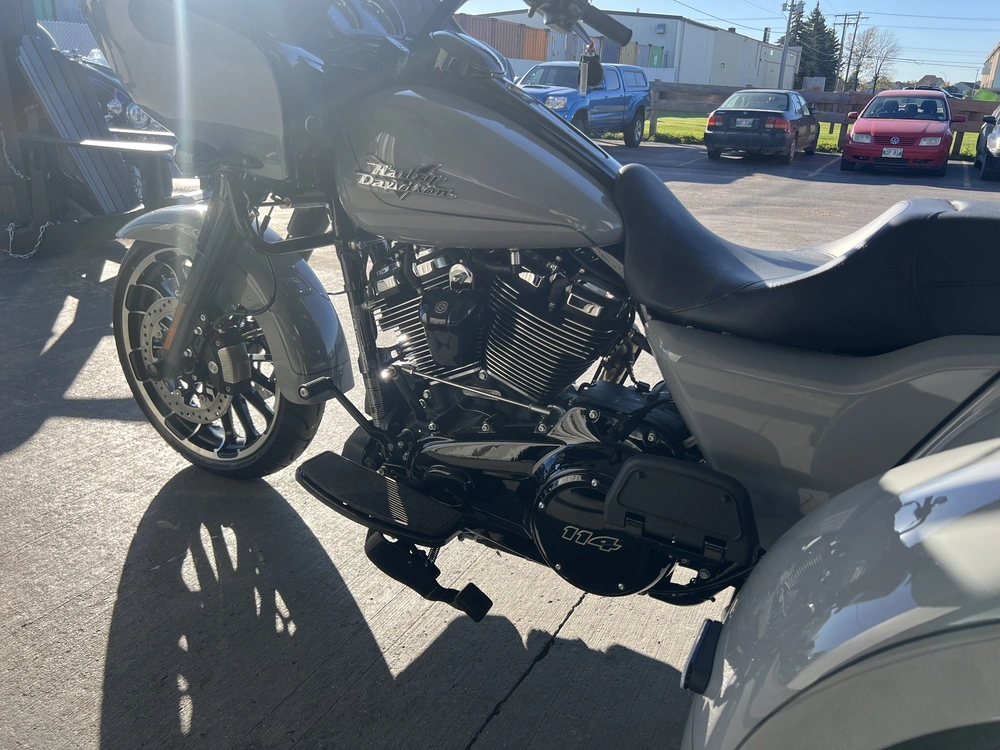 2025 Harley-davidson Road Glide 3 alt