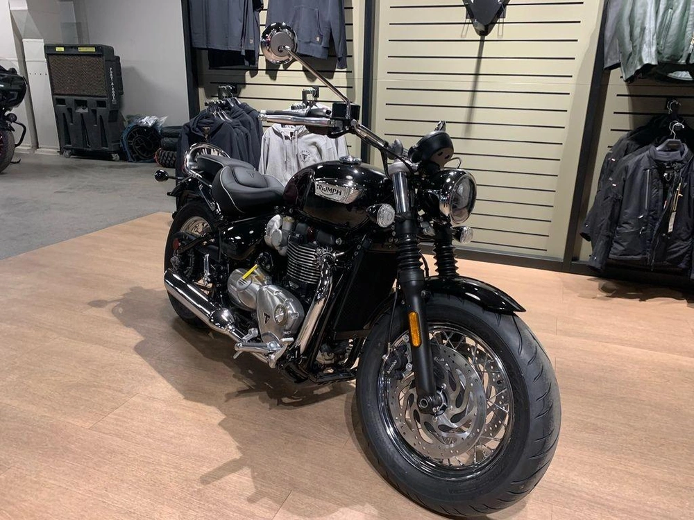 2024 Triumph Bonneville Speedmaster Base - Phantom Red/silver Red alt