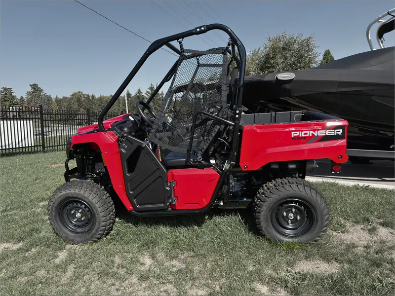 2025 Honda Pioneer 520 thumbnail 2