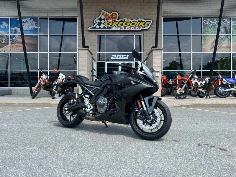 2025 Suzuki Gsx-8r alt