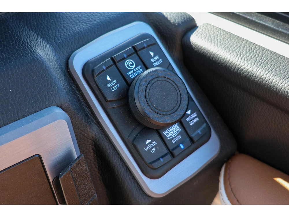 2026 Malibu 23 Lsv alt