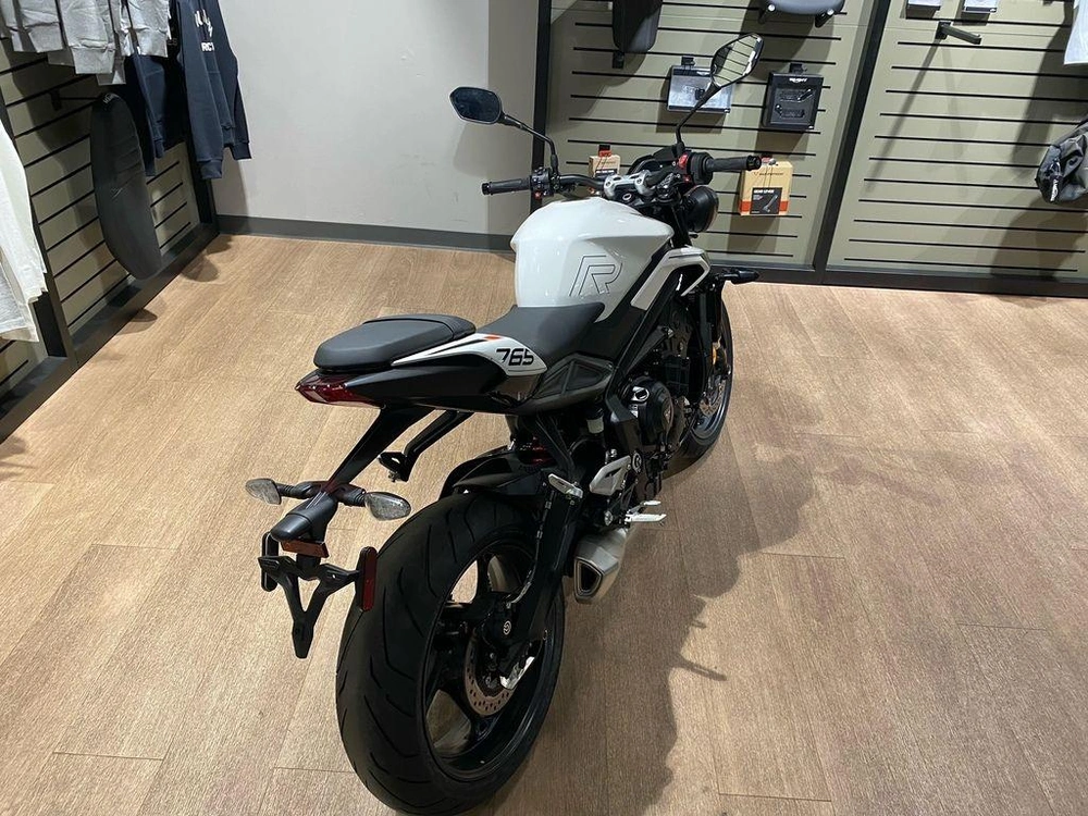 2025 Triumph Street Triple 765 R alt