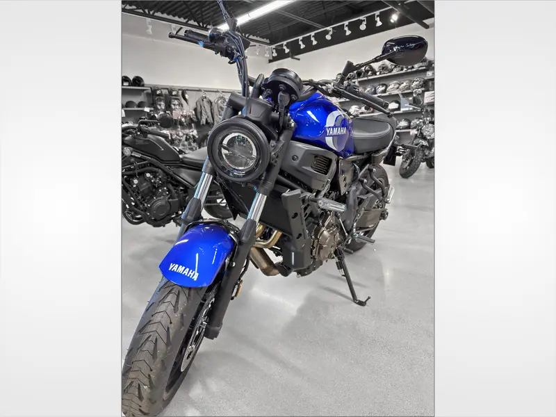 2024 Yamaha XSR700 thumbnail 9