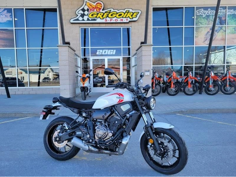 2025 Yamaha Xsr700 alt